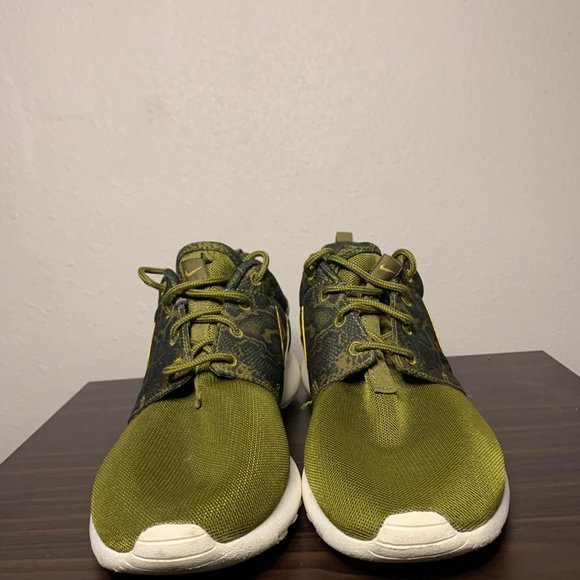 Nike Roshe One Print 'SnakeSkin' - Size 8.5 - - Picture 2 of 6